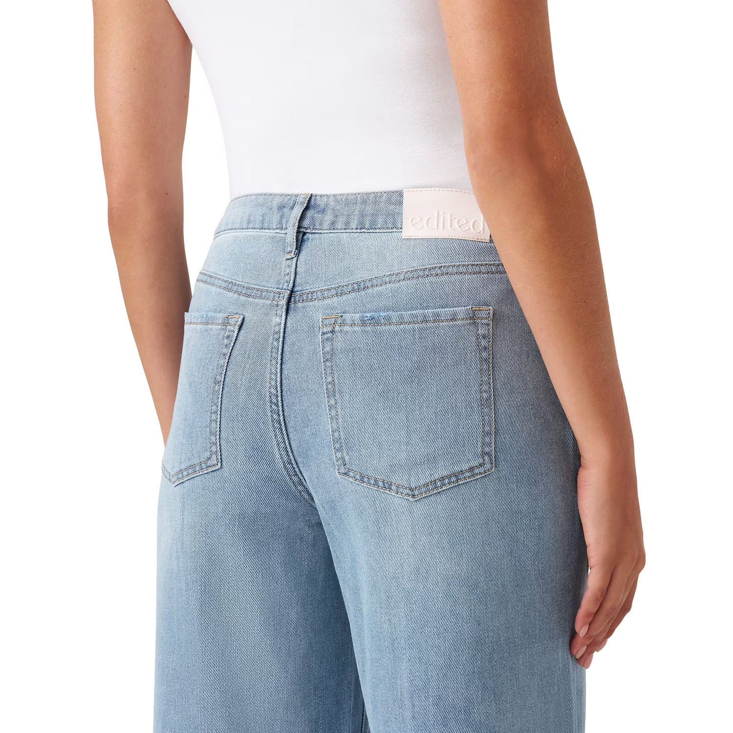 Edited by Hunter McGrady Women's Wide Leg Crop Jean